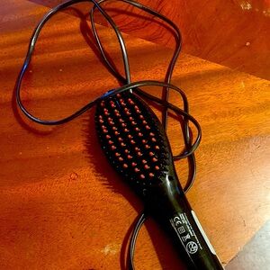 Fem Jolie straightening brush